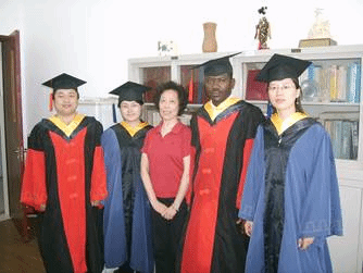 08年毕业典礼后和老师合影(3)